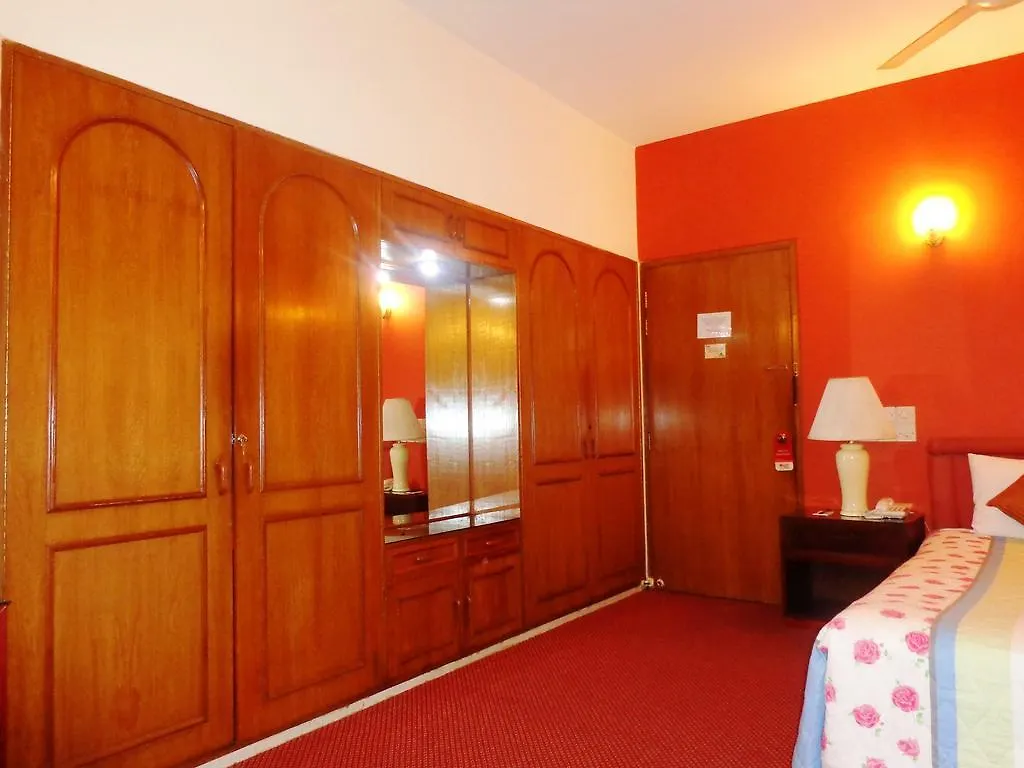 Summer Palace Hotel - Diplomatic Enclave Area Dhaka 3*,